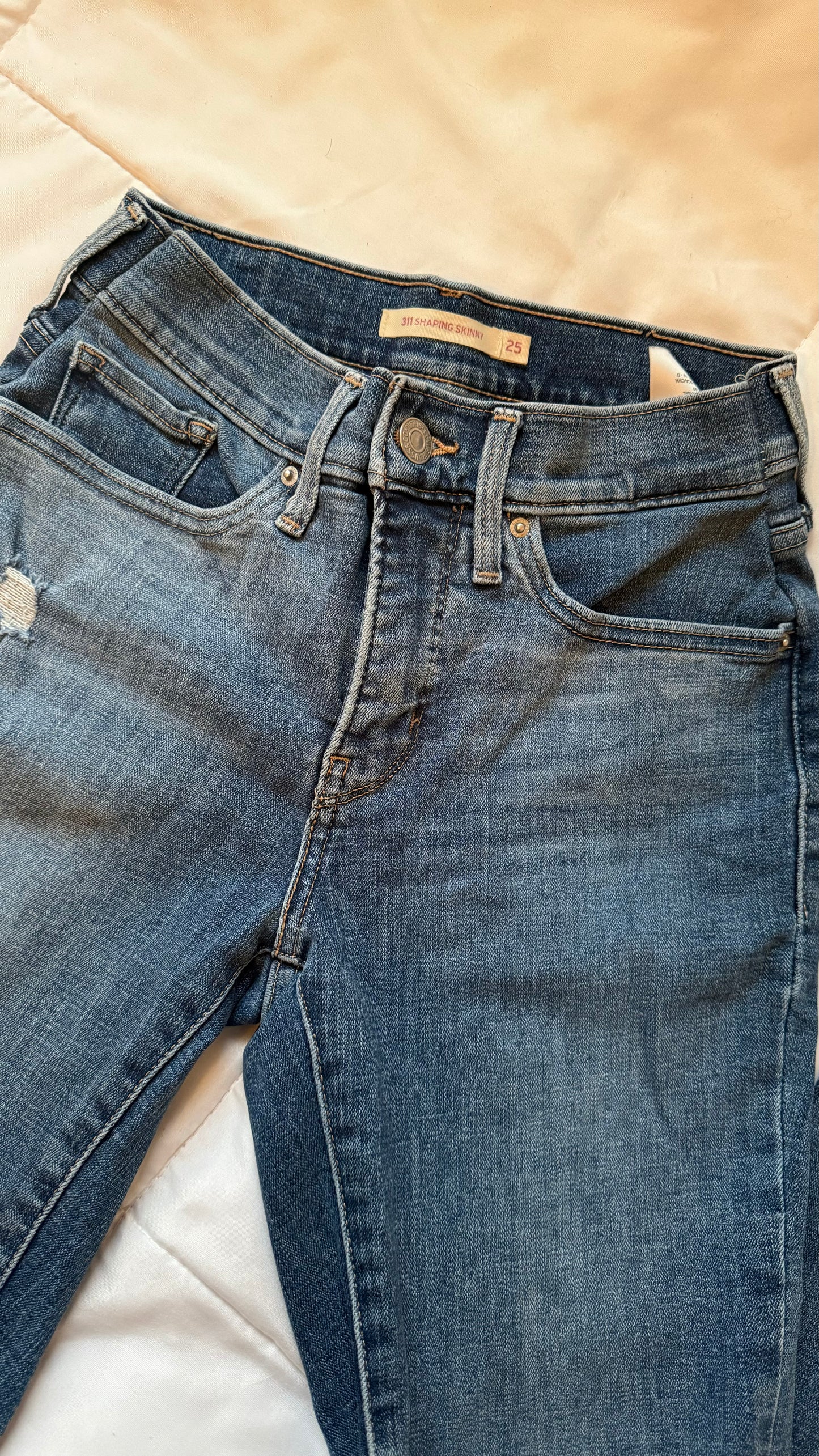 Levi’s 311 shaping skinny - 25