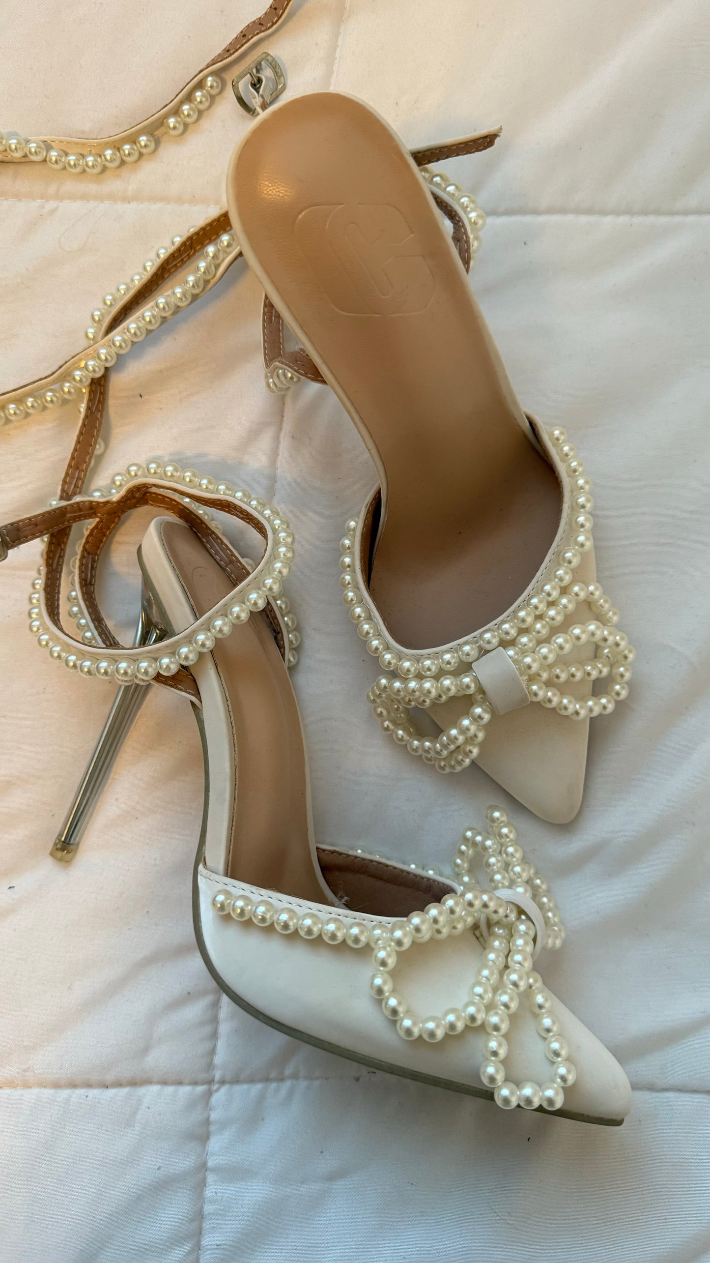 Pearl bow heels 6.5