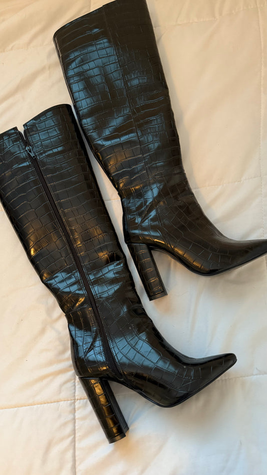 Pointy boots-size 6